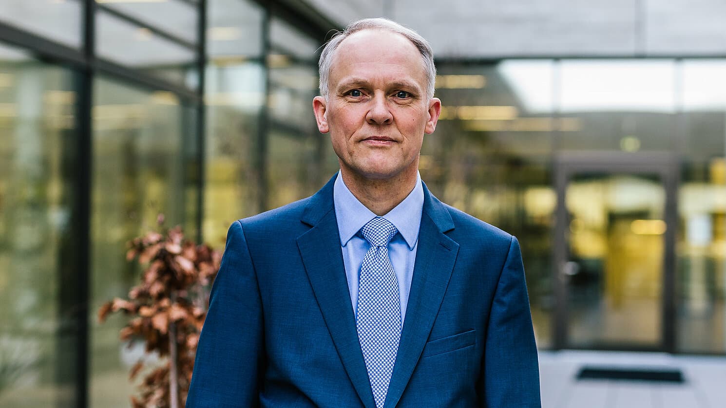 Porträt von Professor Dr. Frank Herrmann